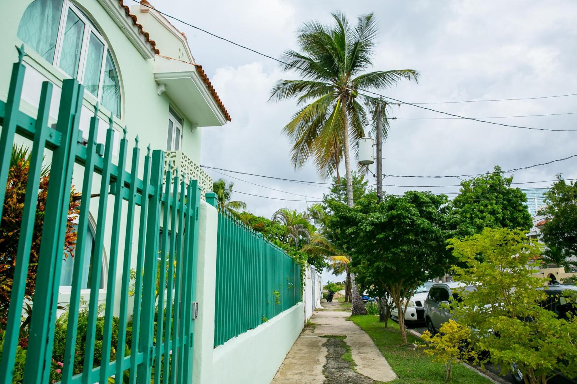 Numero Uno Beach Apartments San Juan Eksteriør bilde